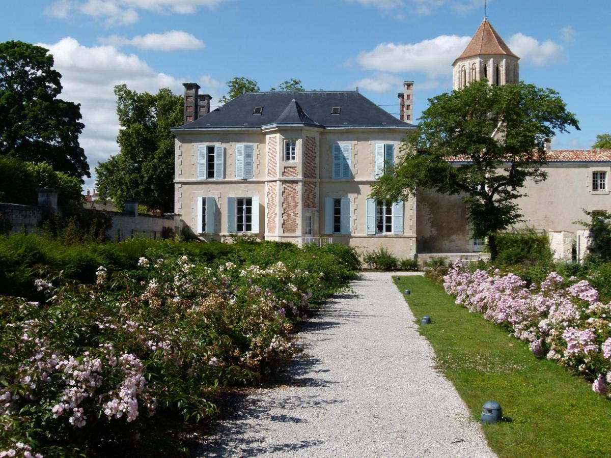 Bed and Breakfast H De Surgères Exterior foto