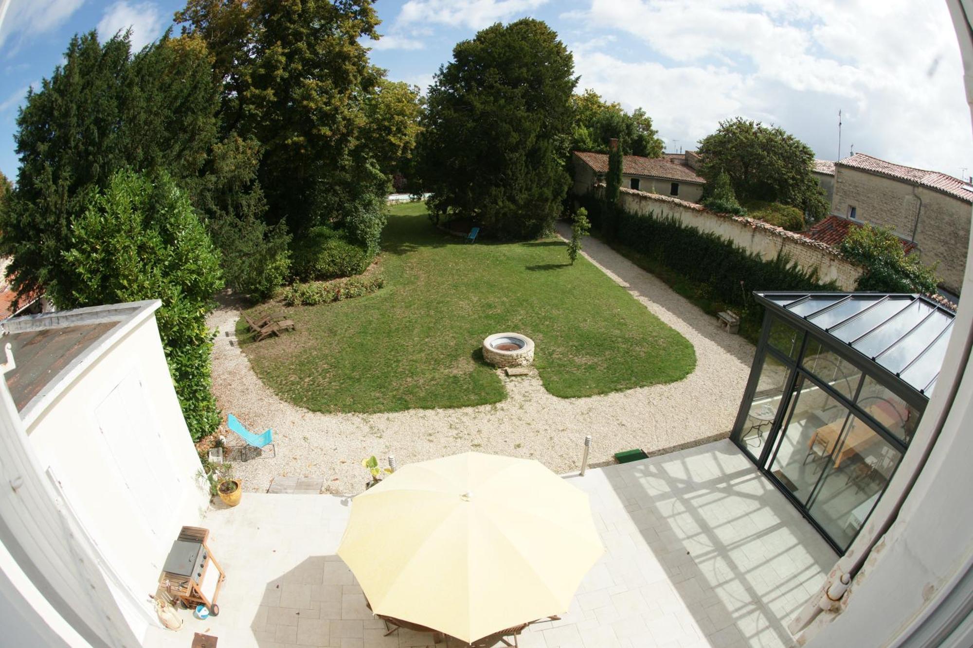 Bed and Breakfast H De Surgères Exterior foto